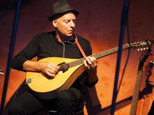 Wolfi Zwiauer - Mandocello (c) michgerber.ch